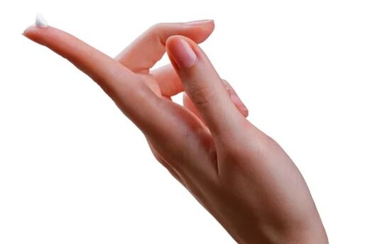 Μια μικρή ποσότητα Keramin εφαρμόζεται στην πληγείσα περιοχή